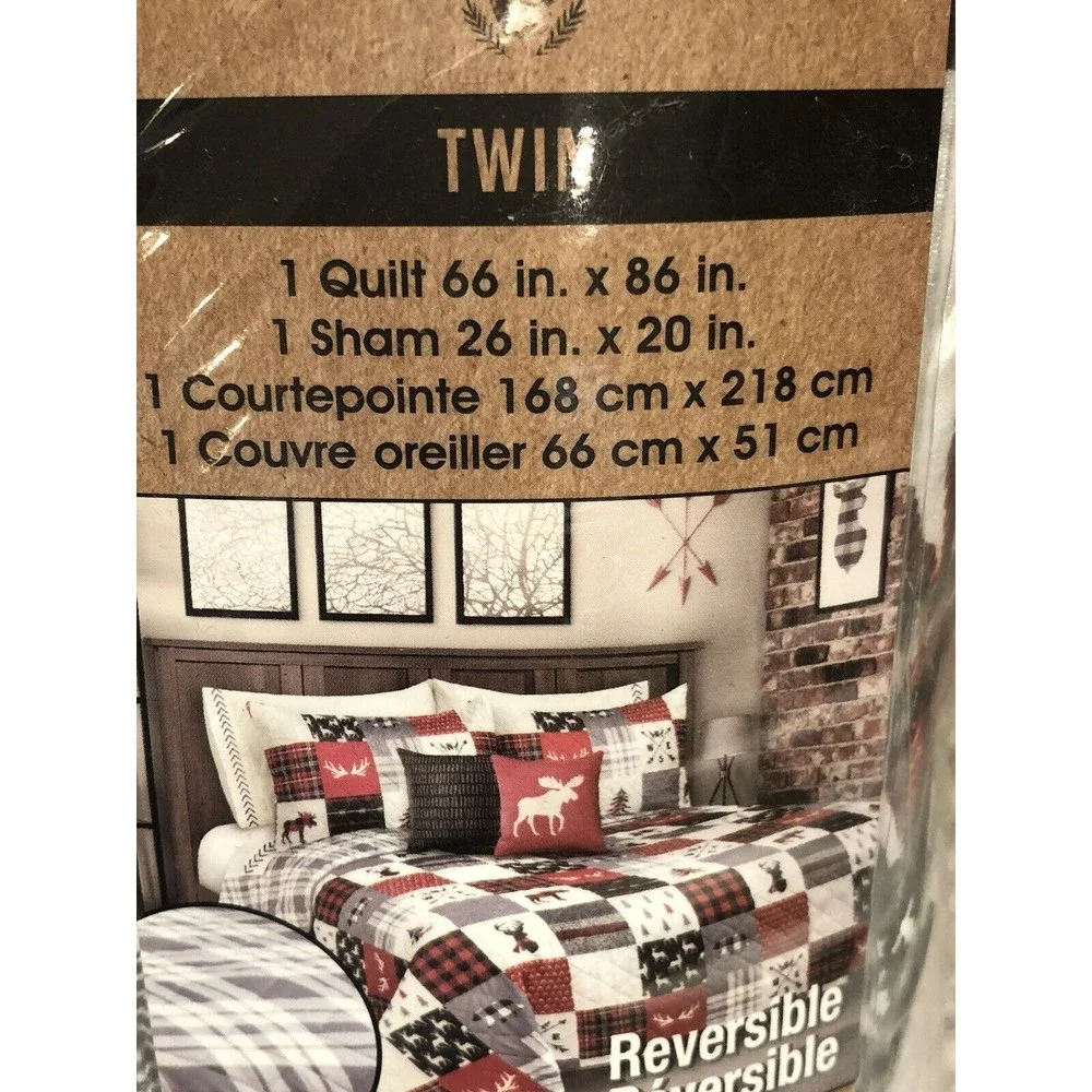 New Patchwork Reversible Printed Holiday Quilt 2 PC Set Twin Moose Bear Reindeer